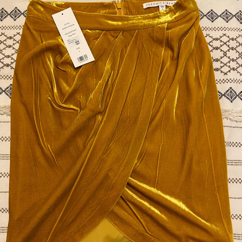 Veronica Beard mustard Vega skirt size 2. Brand new never worn